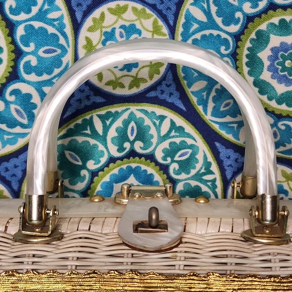 Vintage Princess Charming by Atlas Seashell Wicker Lucite Handle Purse 1950s/60s - Picture 8 of 15